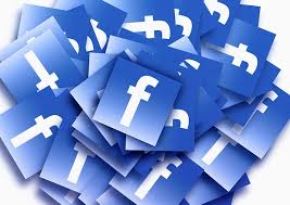 Stapel icoontjes met de F van Facebook