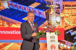  Henk van Raan tijdens zijn presentatie op de Huawei Innovation Day 2015