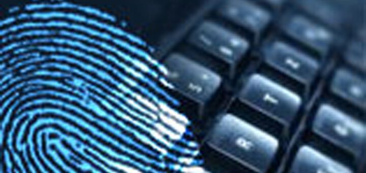 digitale criminaliteit vingerafdruk op toetsenbord