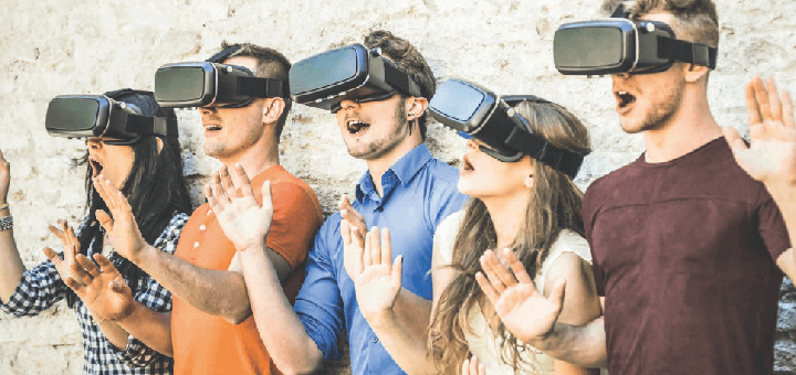 VR-bril mensen dragen er eentje simulatieonderwijs