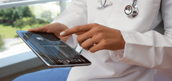 arts met tablet artsportaal