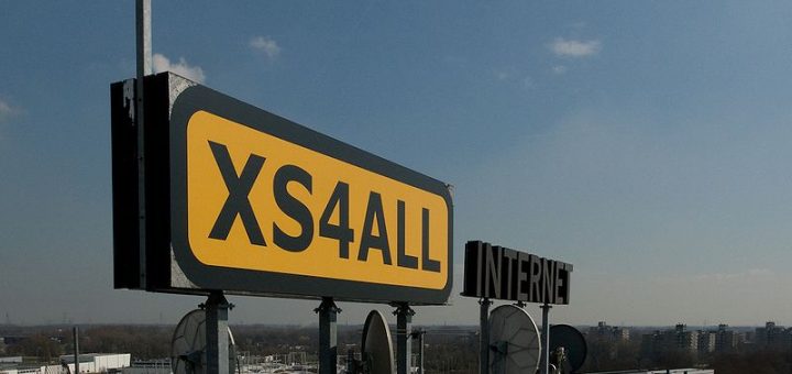 XS4ALL logo op dak