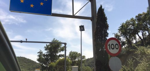 grens met slagboom tussen Frankrijk en Spanje