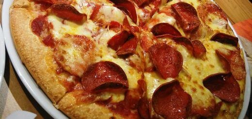 pizza op bord Pizza Hut