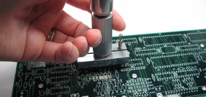 chip inzetten op circuit board. Vroadcom Apple Qualcomm Intel
