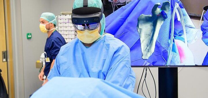 Chirurg aan het werk in Ziekenhuis Gelderse Vallei met AR