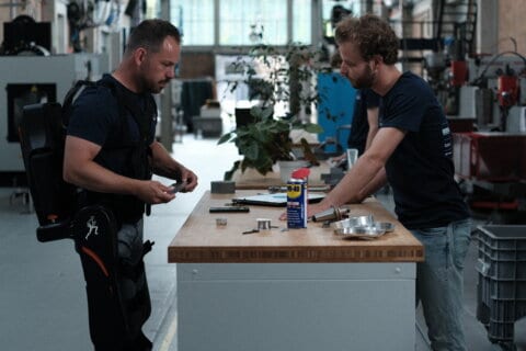 Nieuw exoskelet Project MARCH kan traplopen