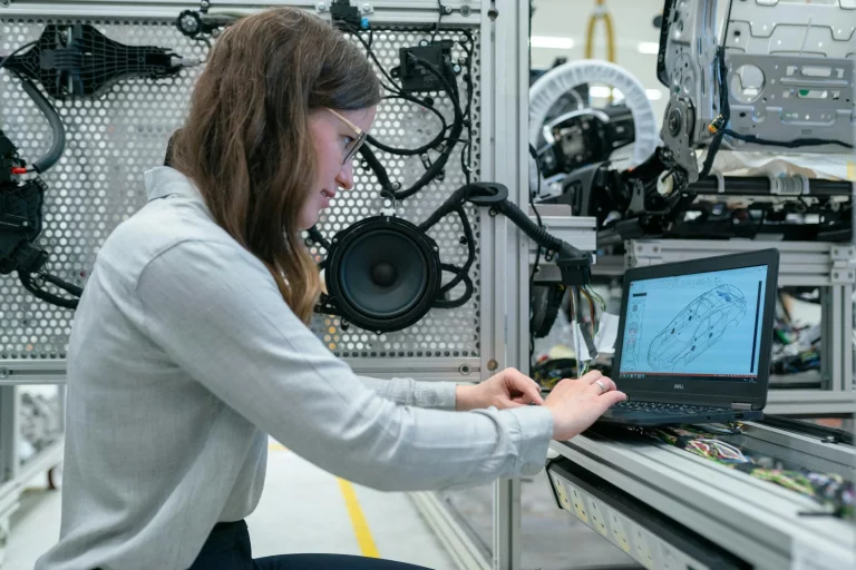 Brunel streeft naar meer vrouwen in de techsector en neemt belang in Equals