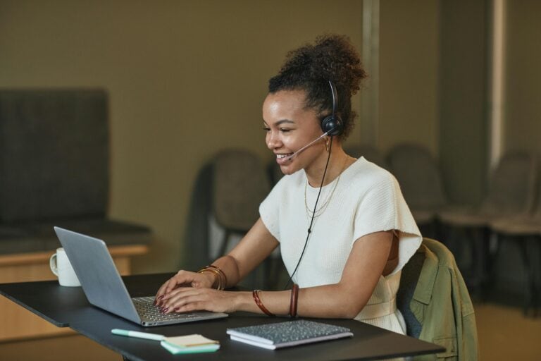 AI ontlast overwerkte service-teams