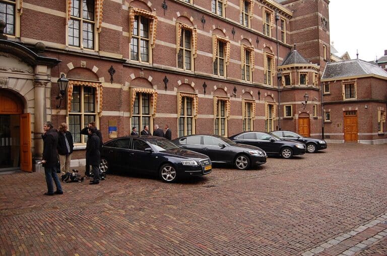 Van Zanen: Ambtenaren volgende maand weg van Binnenhof