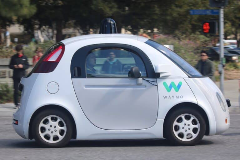 Waymo verdubbelt aantal wekelijkse robotaxi-ritten naar 100.000