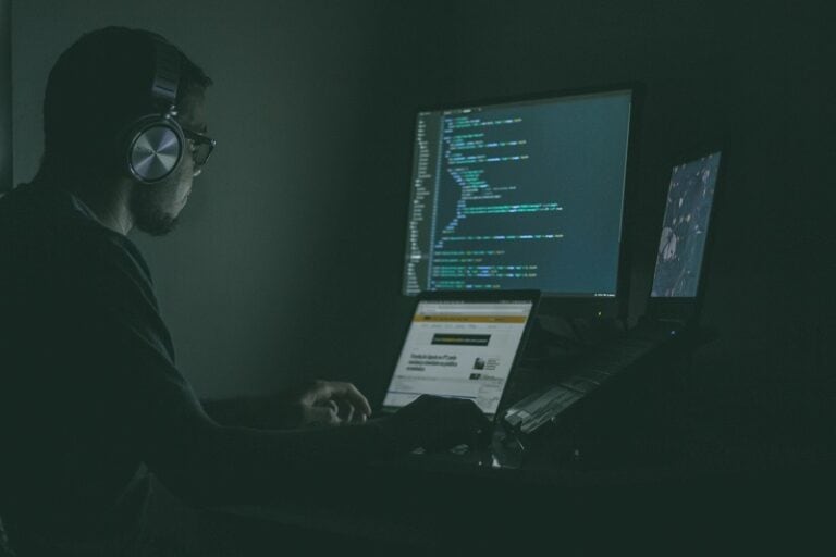 Tientallen namaaktelefoons in Nederland met ingebouwde malware