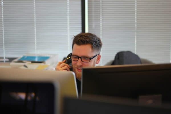 Generatieve en agentische AI transformeren klantenservice tot strategische waarde voor bedrijven