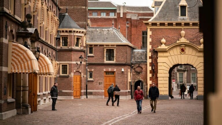 Overheid verruimt richtlijnen voor AI-gebruik