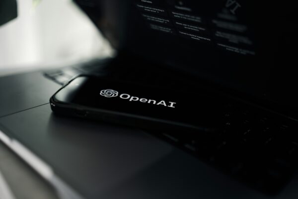 OpenAI neemt hardware-startup van Jony Ive over voor 6,5 miljard dollar