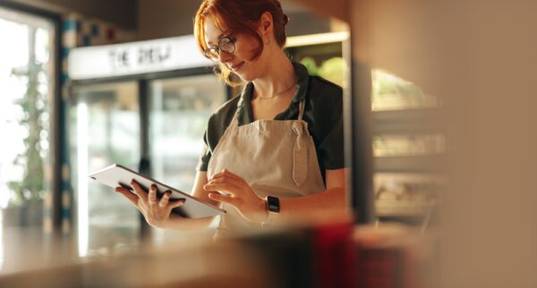 Hoe je AI-agents kunt introduceren bij retail medewerkers