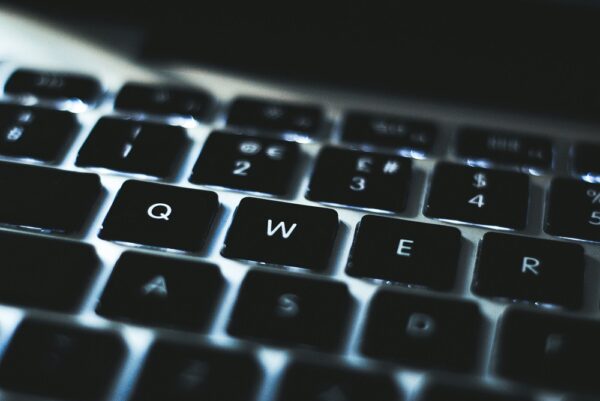 Nederland scoort goed op digitale dienstverlening, maar mist slagkracht in innovatie en AI
