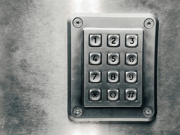 Apple introduceert veilige en eenvoudige overdracht van passkeys tussen apparaten en systemen