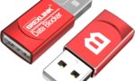Brexlink Data Blocker Twee rode USB-gegevensblokkeringsapparaten met het label "BREXLINK Data Blocker" en een wit schildpictogram, ontworpen ter bescherming tegen 'juice jacking'.