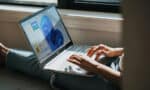 Windows 11 haalt Windows 10 wereldwijd in