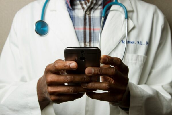 Salesforce lanceert AI-platform om klantcontact in life sciences te transformeren