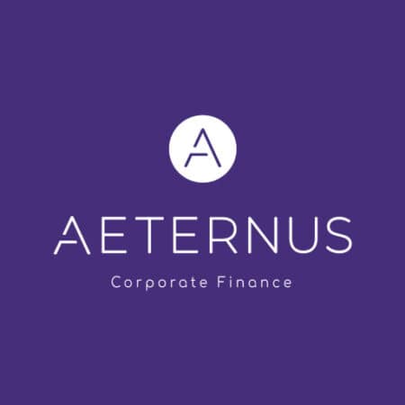 Een paars vierkant logo met een witte cirkel met daarin de letter "A" boven de tekst "AETERNUS Corporate Finance" in wit lettertype.