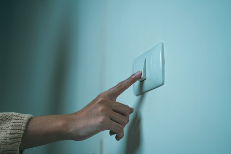 Zorg voor een constante stroom van elektriciteit voordat het licht uitgaat
