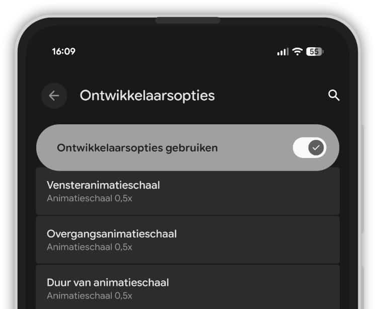 Een smartphonescherm toont het menu Ontwikkelaarsopties in het Nederlands, met de instellingen voor de animatieschaal ingesteld op 0,5x.