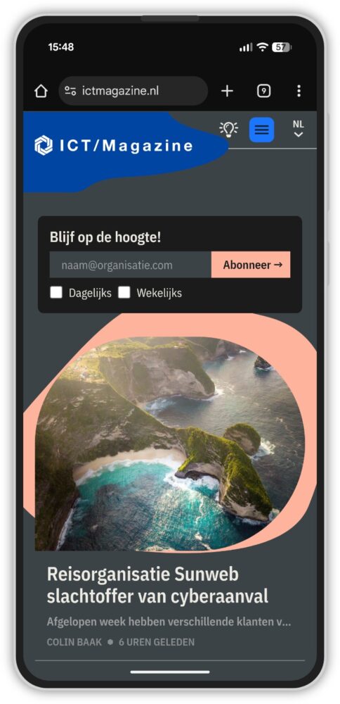 Een smartphonescherm toont de ICT/Magazine website met een nieuwsbericht over Sunweb dat slachtoffer is geworden van een cyberaanval, en het Ontwikkelaarsopties menu zichtbaar naast een afbeelding van een kustlandschap.