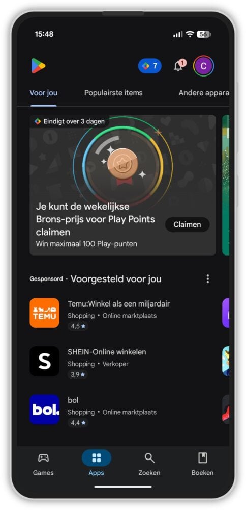 Een smartphonescherm toont de Nederlandse Google Play Store-app met voorgestelde apps, een Play Points-banner bovenaan en eenvoudige toegang tot Ontwikkelaarsopties voor ontwikkelaars.