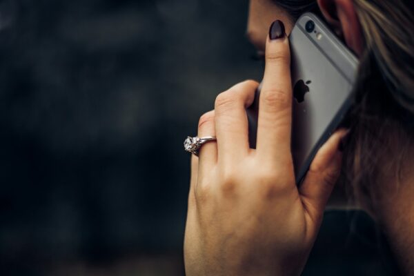 AI maakt telefoonfraude moeilijker te herkennen