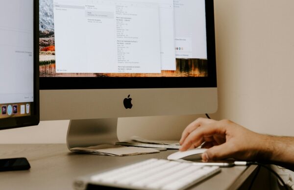 Drie op de tien marketeers wantrouwen organisaties die AI gebruiken voor content