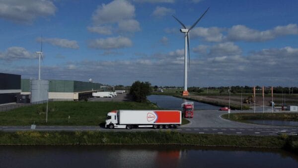 PostNL bouwt landelijk netwerk laadpleinen voor (eigen) elektrische vrachtwagens
