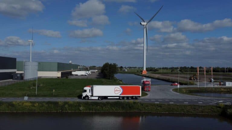 PostNL bouwt landelijk netwerk laadpleinen voor (eigen) elektrische vrachtwagens