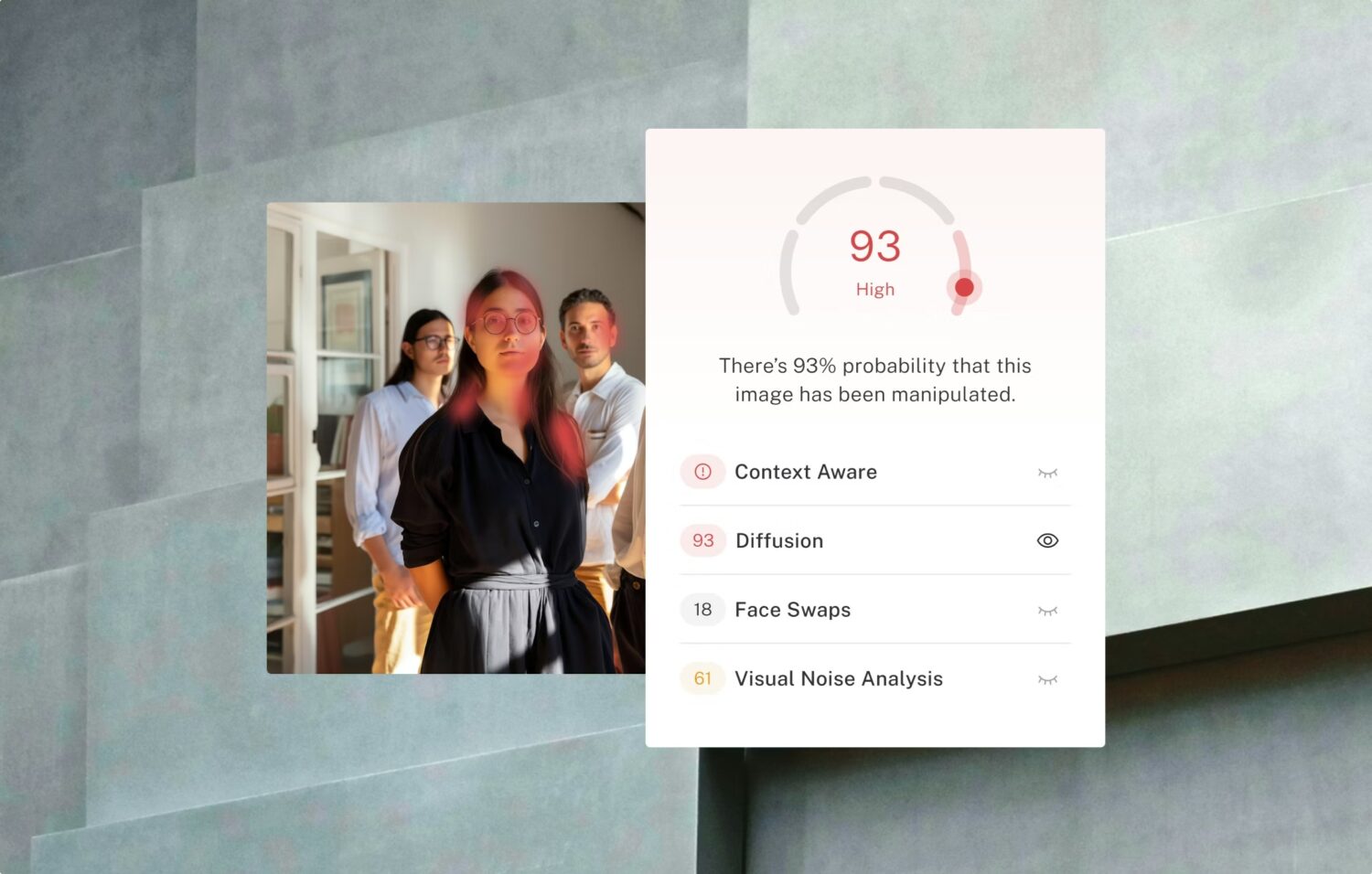 Een onscherpe foto van drie mensen wordt bedekt met een digitale analyse van RealScan, waaruit blijkt dat het 93% waarschijnlijk is dat de foto is gemanipuleerd, met details over detectiemethoden.