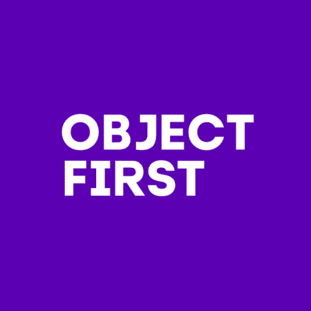 Witte tekst op een effen paarse achtergrond luidt "OBJECT FIRST" in vette hoofdletters, gecentreerd in de afbeelding.
