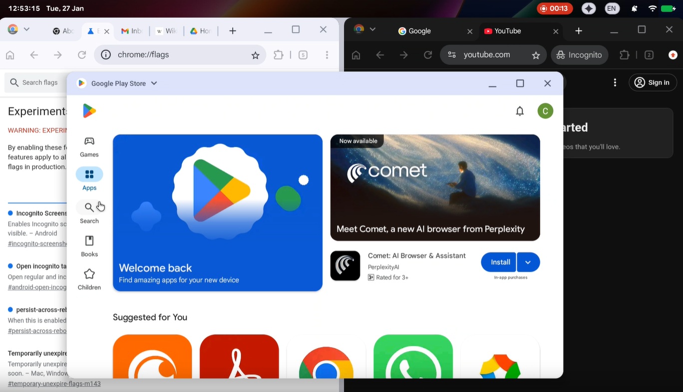 Een computerscherm met twee Chrome browservensters naast elkaar; het ene staat op chrome://flags, het andere toont de Play Store en Comet browser op play.google.com.