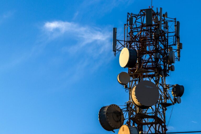 Franse telecomproviders krijgen boete van 42 miljoen euro na groot datalek