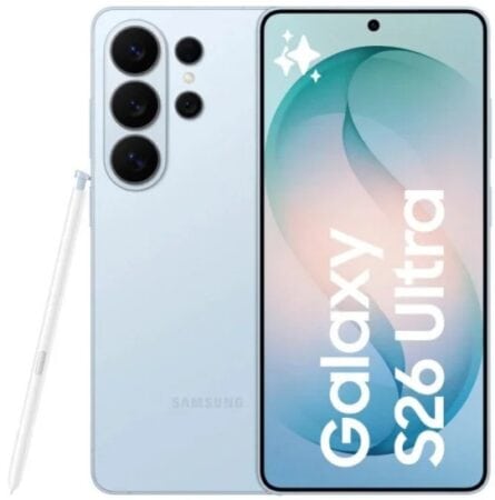 Een lichtblauwe Samsung Galaxy S26 Ultra smartphone met drie camera's aan de achterkant, een display aan de voorkant met "Galaxy S26 Ultra" en een witte stylus pen naast de Samsung Galaxy S26.