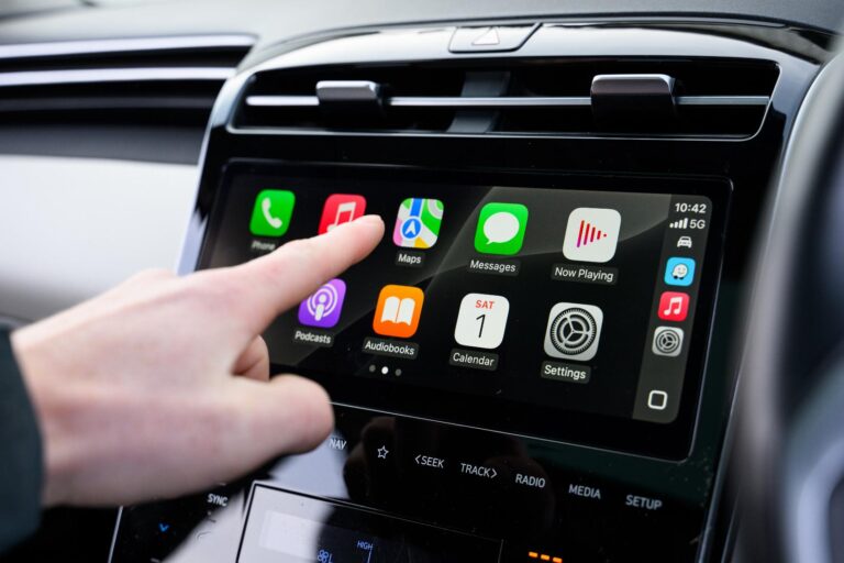 ‘AI-chatbots zoals ChatGPT binnenkort te gebruiken via Apple CarPlay’