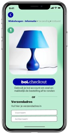Een blauwe tafellamp wordt weergegeven op een smartphonescherm met een afrekenpagina voor webwinkels.