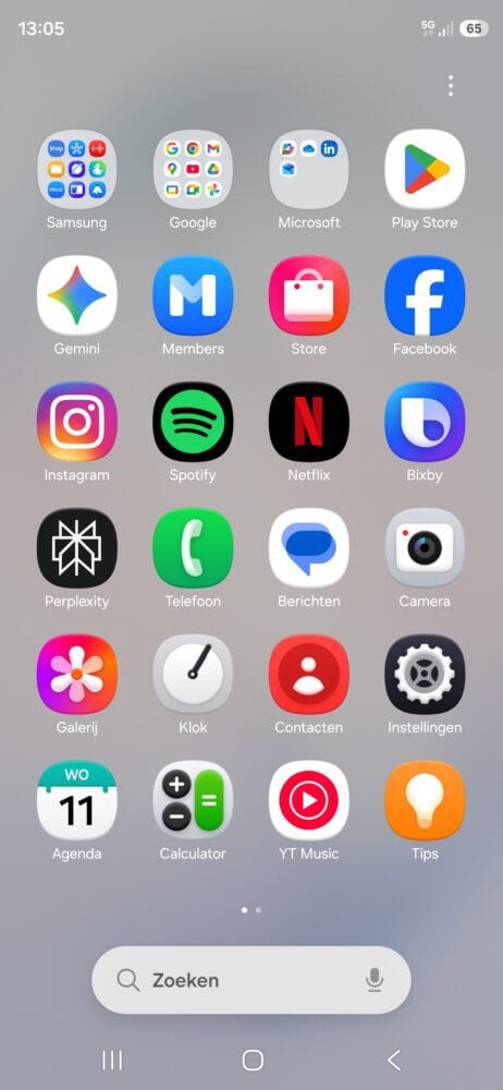 Een startscherm van een smartphone toont verschillende app-iconen, waaronder Samsung, Google, Microsoft, Play Store, Facebook, Instagram, Spotify en Netflix; een lay-out die je misschien wel terugziet in een Samsung Galaxy S26 Ultra review.