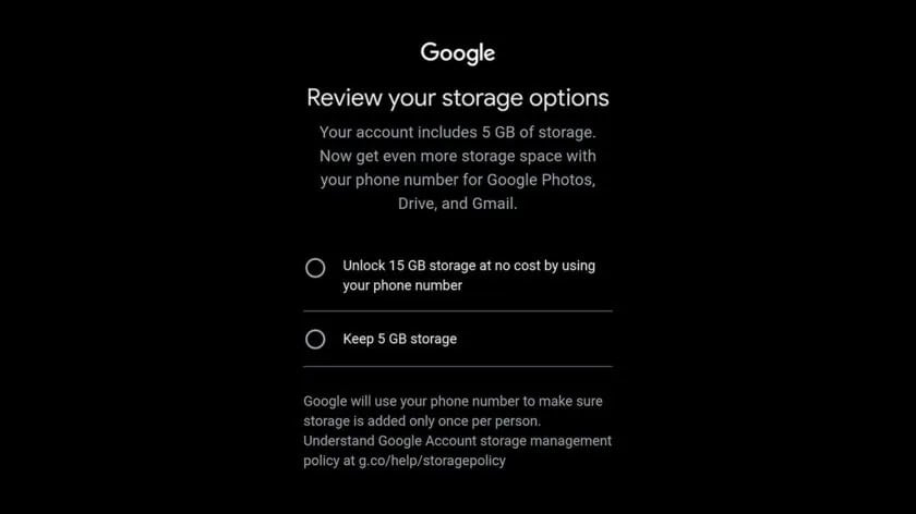 Een melding van Google die gebruikers aanbiedt om 15 GB opslagruimte te ontgrendelen met een telefoonnummer of om 5 GB te behouden, samen met een korte opmerking over het gebruik van opslagruimte en telefoonnummer.