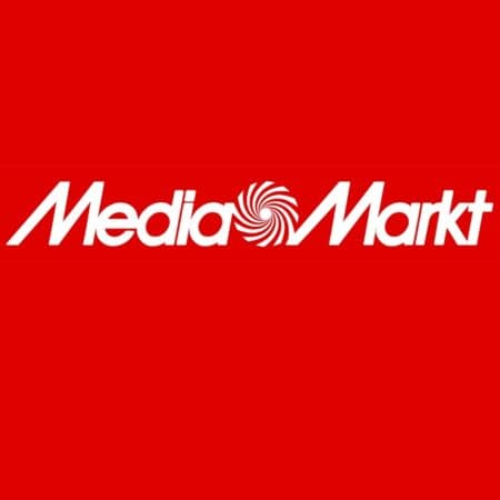 MediaMarkt-logo met witte tekst en een spiraalafbeelding op een effen rode achtergrond.