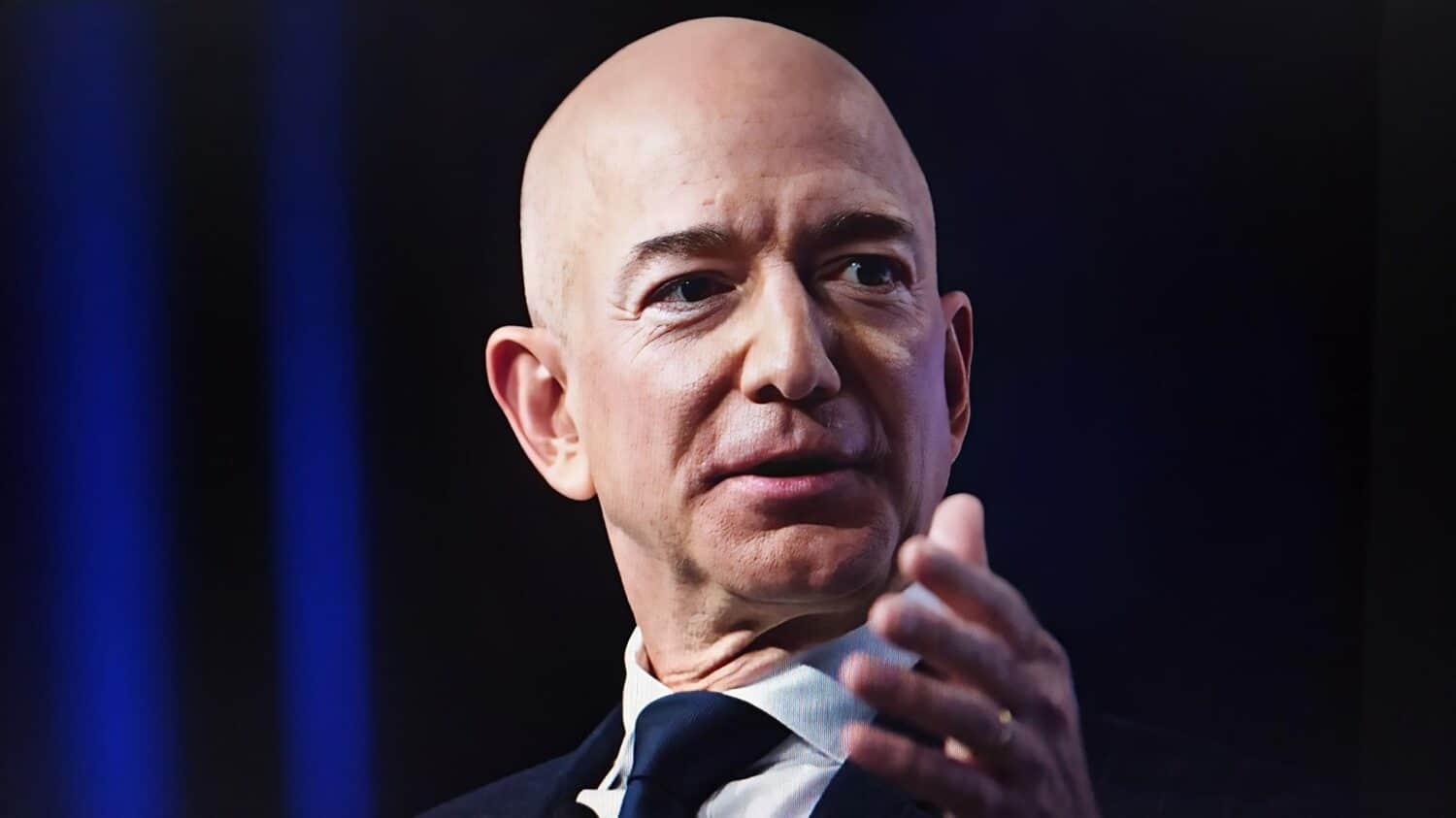Bezos: AI creëert arbeidsschaarste, geen werkloosheid