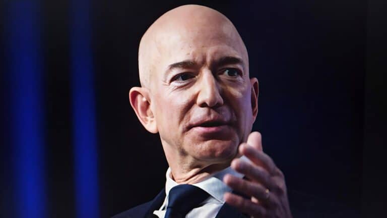 Bezos: AI creëert arbeidsschaarste, geen werkloosheid