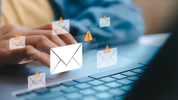 Russische hackers stelen al jaar lang overheidsmails