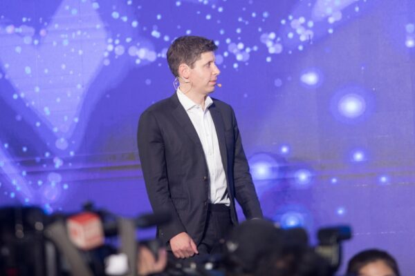 Altman stelt OpenAI-beursgang uit wegens risico AI