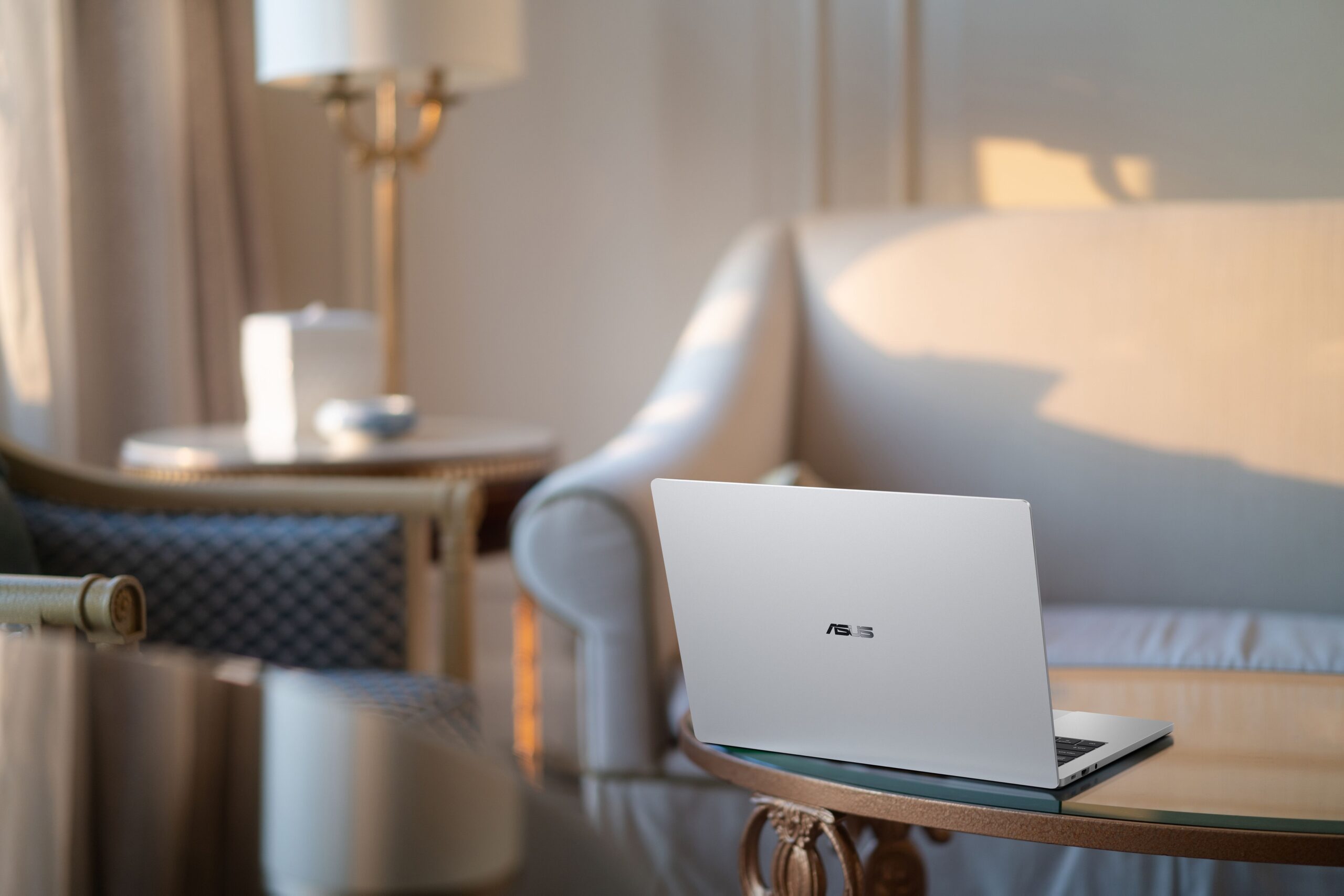Asus expertbook amd lunar silver cnc milled to the millimeter